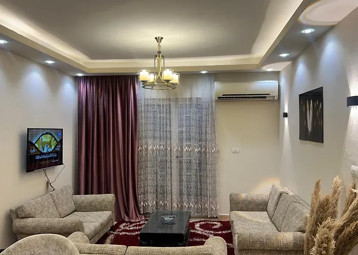 شقه مفروشه ارضي بحديقه خاصه Apartment In Cairo